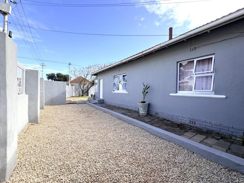 5 Bedroom Property for Sale in Southfield Western Cape
